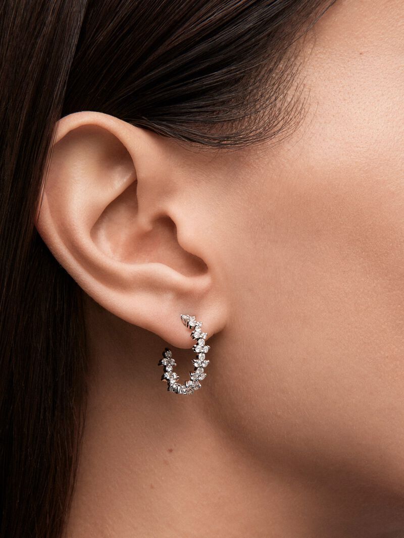18K white gold hoop earrings with 66 brilliant-cut diamonds with a total of 1.01 cts image number 3