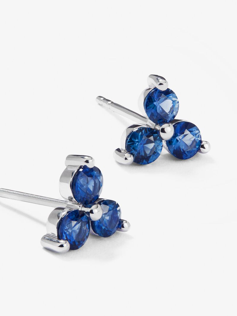 18k white gold earrings with blue sapphires in a brilliant size of 0.77 cts image number 2