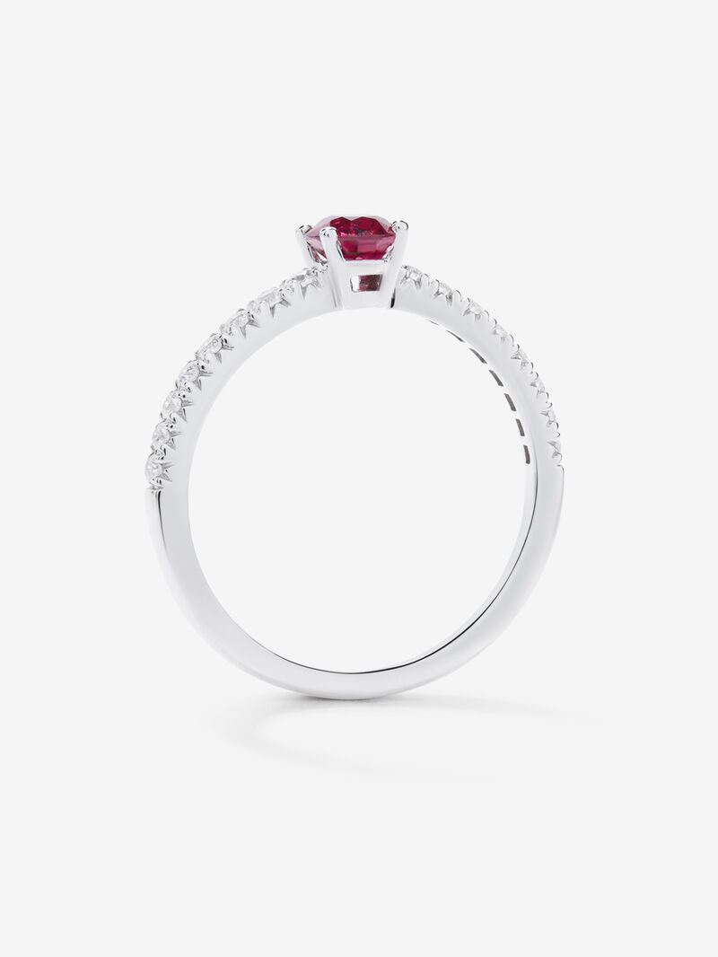 18K white gold ring with 0.25 ct oval cut ruby ​​and 0.12 ct brilliant cut white diamonds image number 4