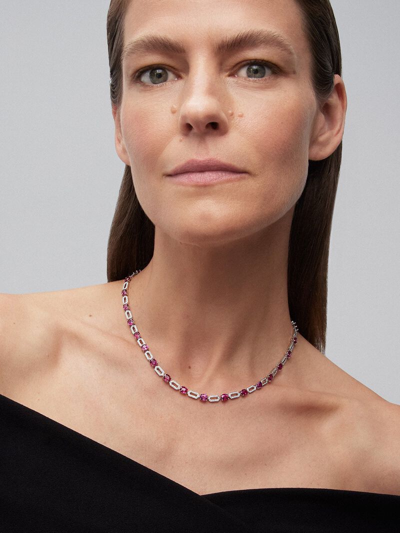 18K white gold necklace with 29 oval-cut red rubies with a total of 18.04 cts and 522 brilliant-cut diamonds with a total of 1.31 cts image number 1