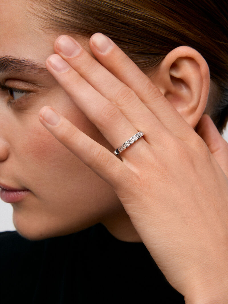 Half ring in 18K white gold with 13 princess-cut diamonds with a total of 0.98 cts image number 1