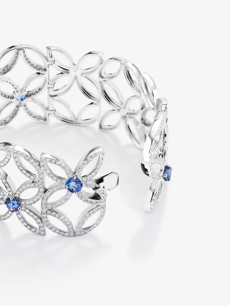 18K white gold bracelet with blue sapphiros in bright size of 3.5 cts and white diamonds in bright size of 5.12 cts image number 4