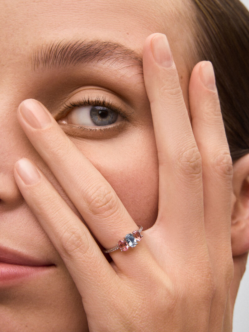 18K white gold trilogy ring with aquamarine and tourmaline image number 3