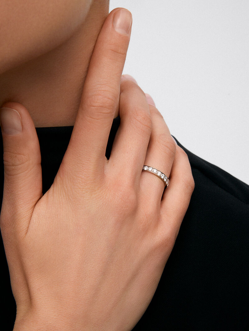 Entire 18K white gold ring with 25 brilliant-cut diamonds with a total of 1.37 cts image number 6