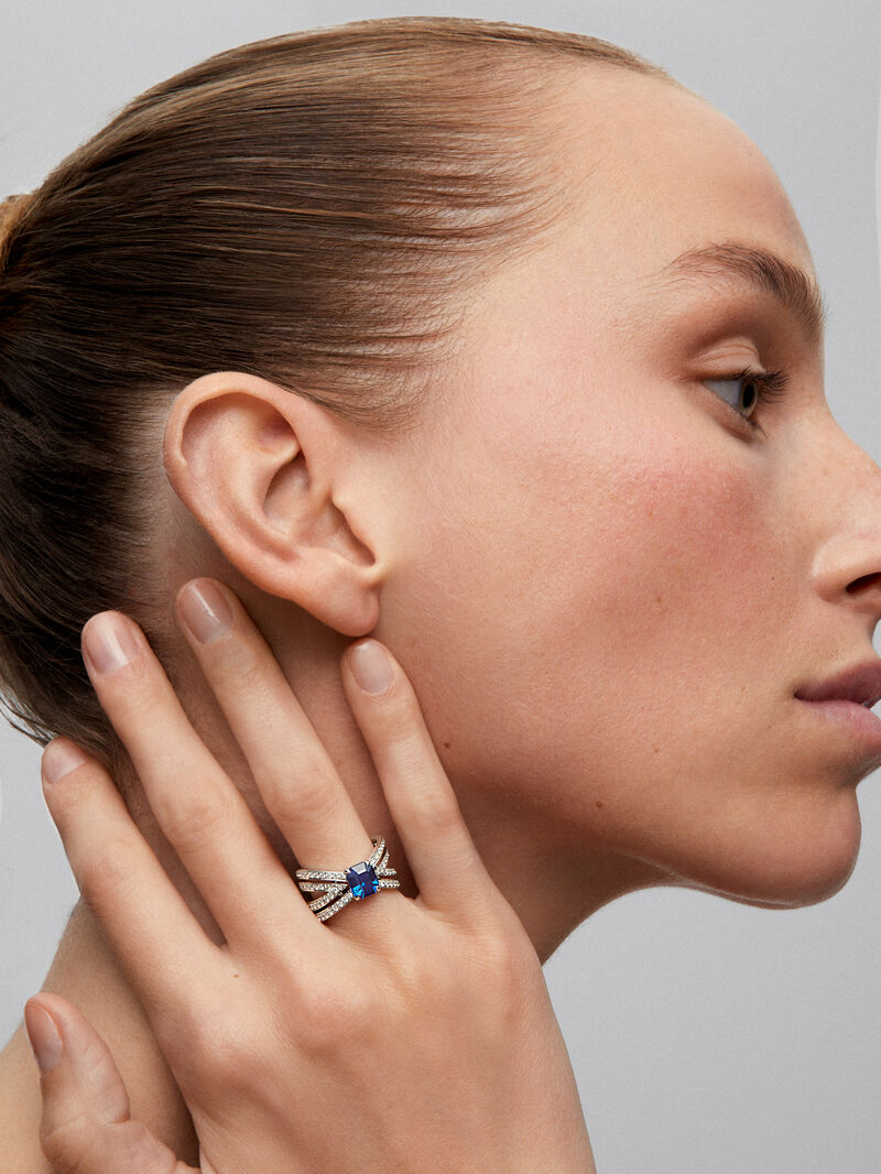 18K white gold multi-arm ring with octagonal-cut blue sapphire of 1.7 cts and brilliant-cut diamonds with a total of 1.10 cts image number 5