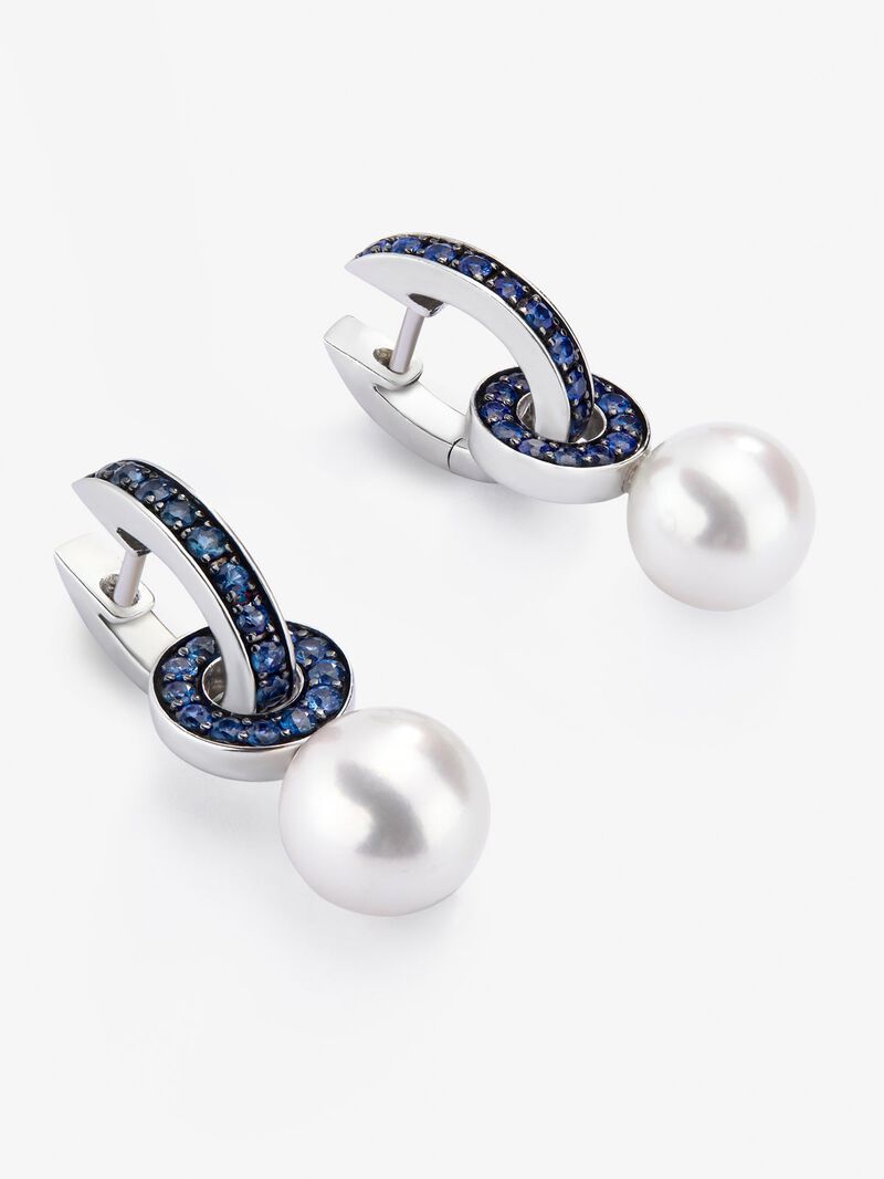 Double hoop earring made of 925 silver combined with an 8.5 mm Akoya pearl and sapphire. image number 2