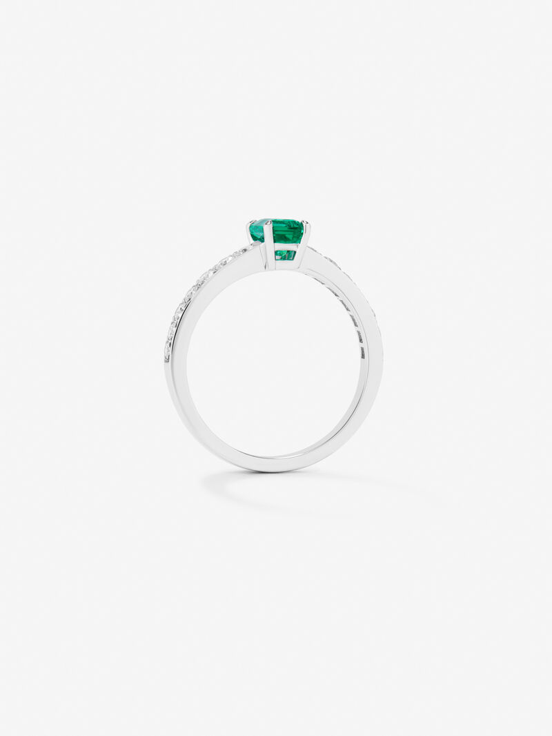 18K White Gold Ring with Emerald Green in Emerald Size of 0.51 cts and white diamonds in bright size of 0.35 cts image number 4