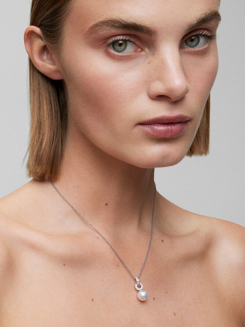 18k white gold chain pendant with a diamond hoop and 9.5mm Australian pearl image number 1