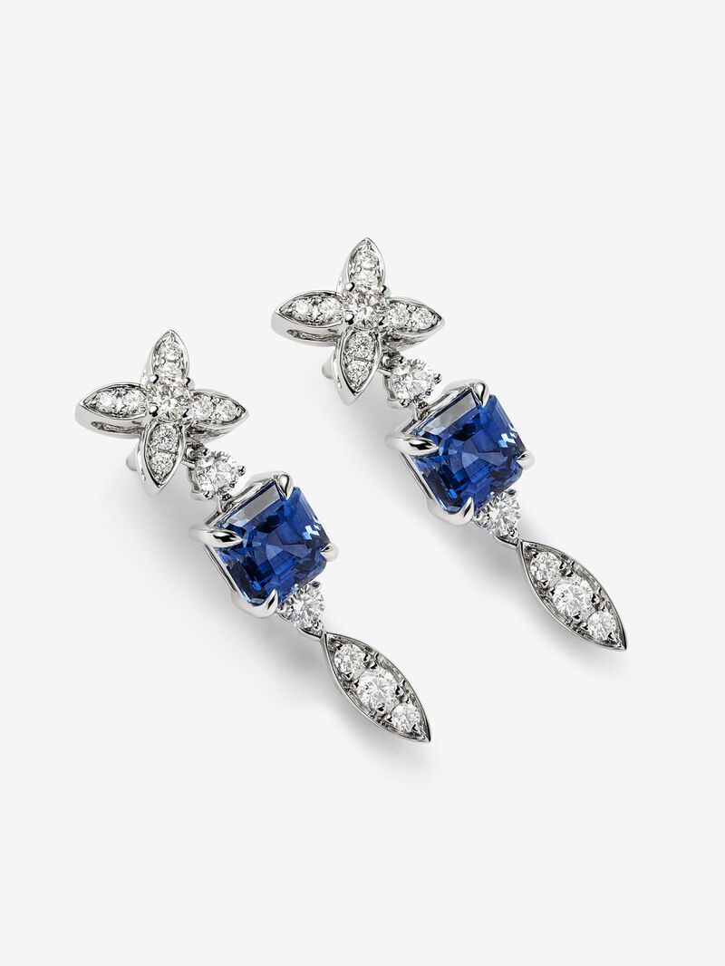 18K white gold pending with blue sapphires in octagonal size of 3.02 cts and white diamonds in bright size 0.53 cts image number 1