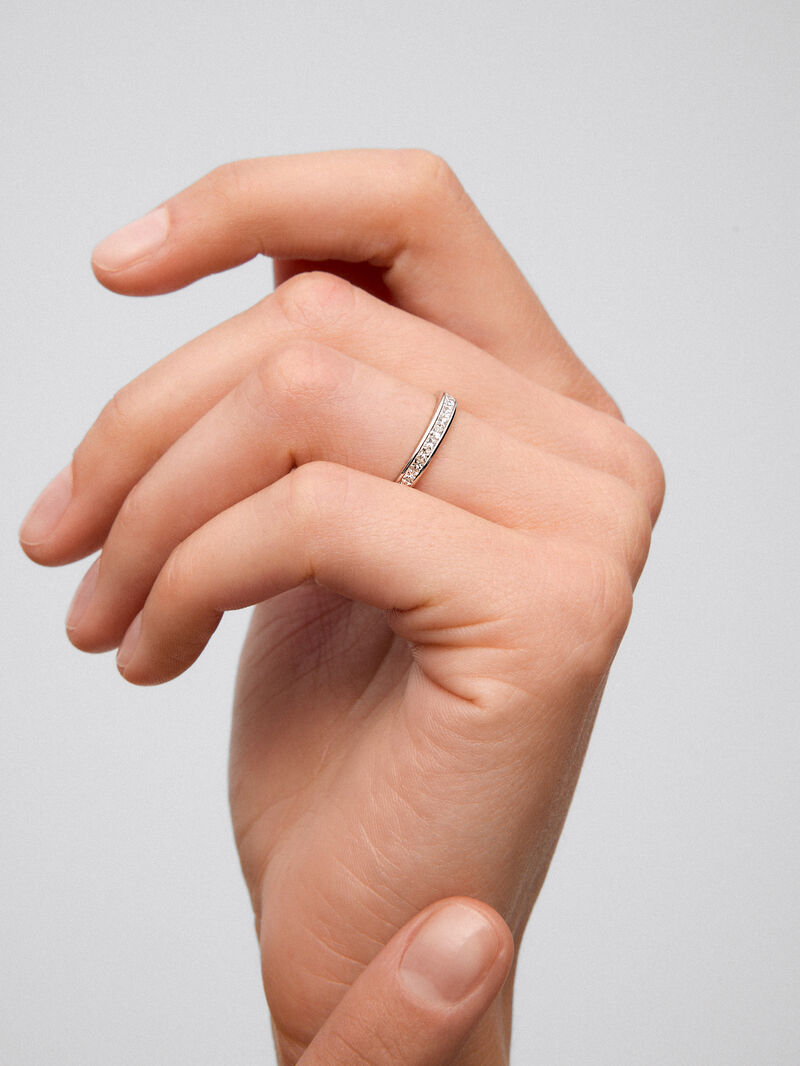 Half ring in 18K white gold with 20 princess-cut diamonds with a total of 0.62 cts image number 3
