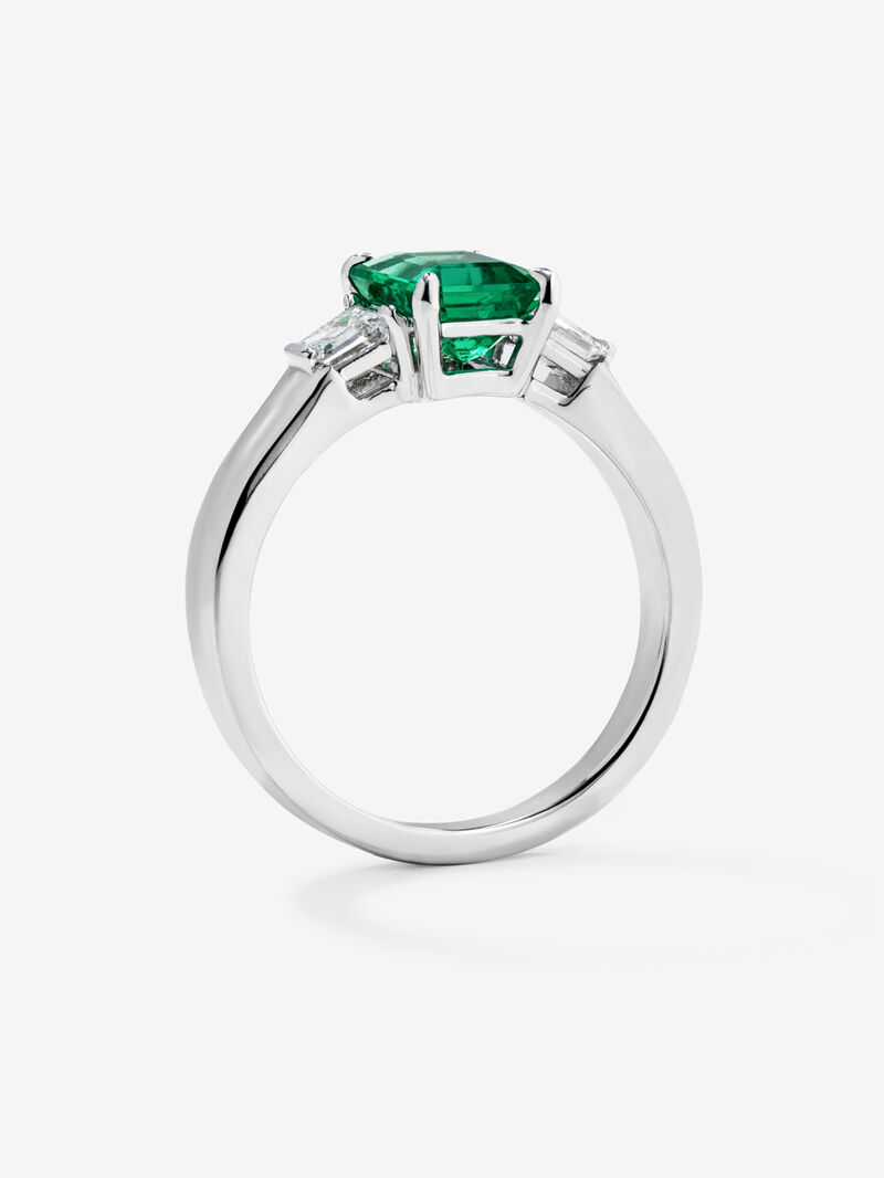 18K White Gold Tieillo Ring with Esmeralda Vivid in Emerald Size 1.64 CTS and 0.4 CTS diamonds image number 2