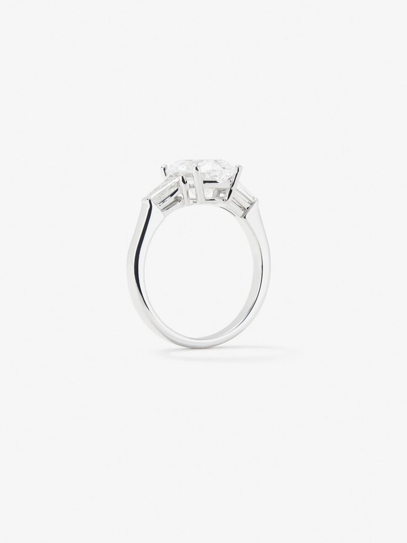 18K white gold ring with oval-cut diamond of 3.01 cts and 2 trapezoid-cut diamonds with a total of 0.49 cts image number 5