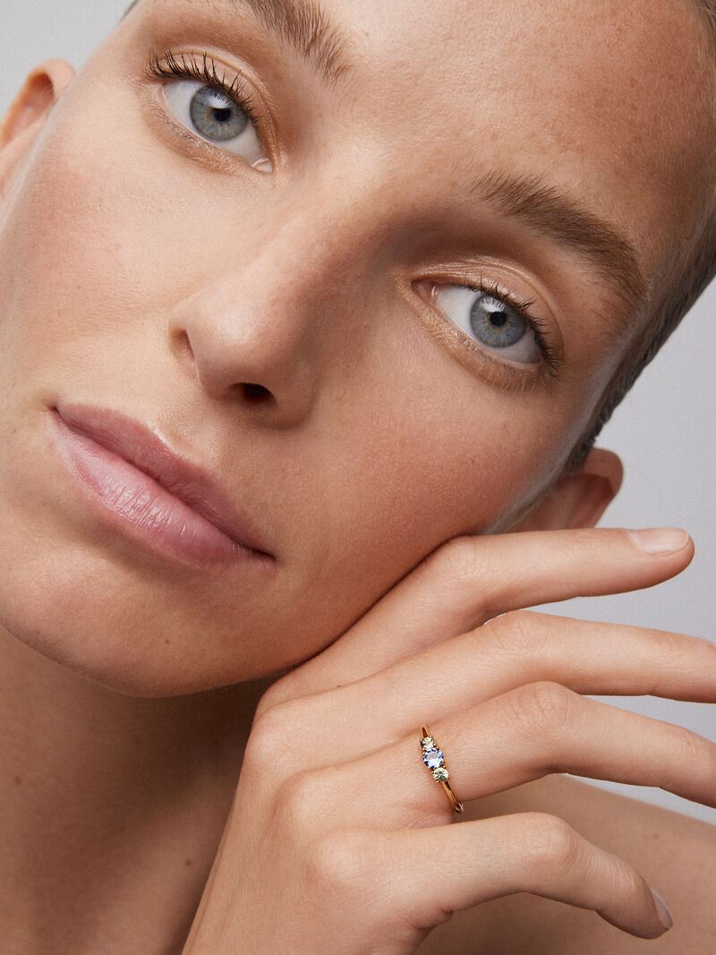 18K Rose Gold Trilogy Ring with Multicolor Sapphire image number 3