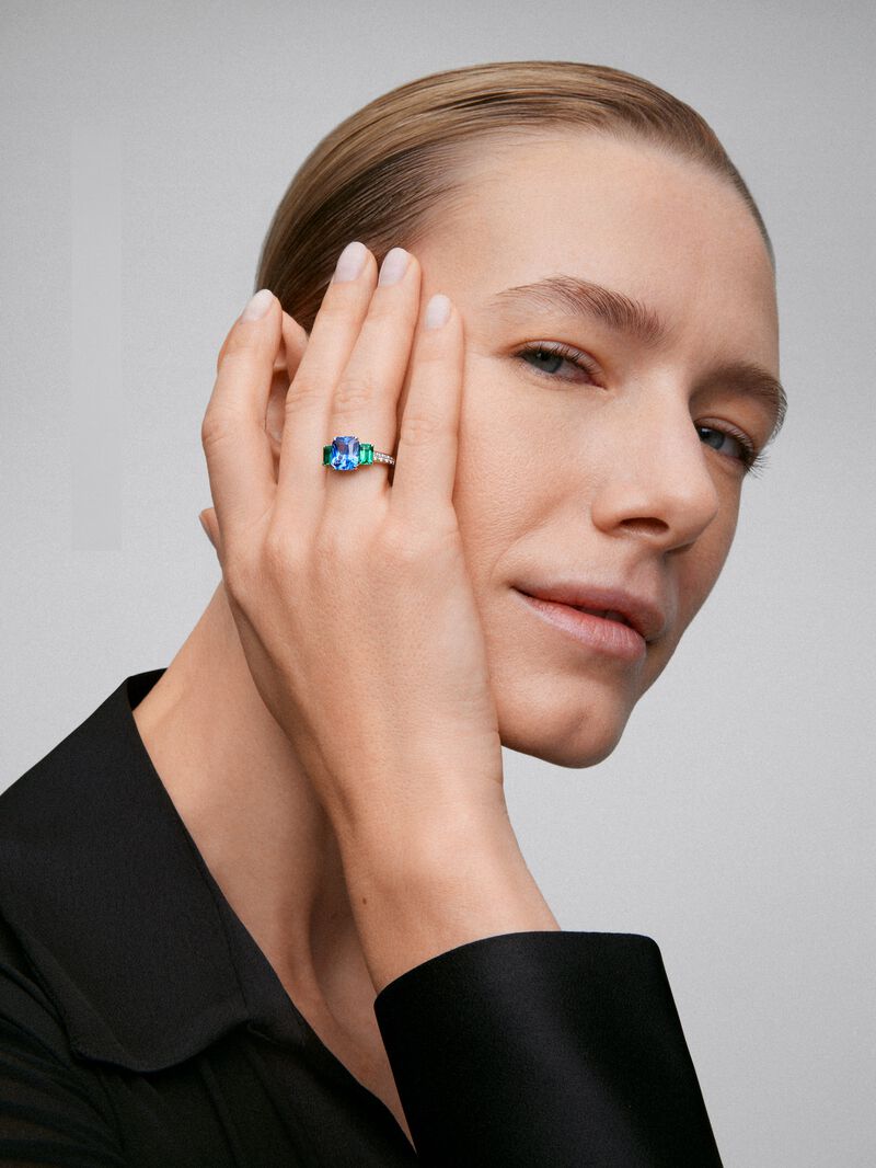 18K White Gold Tiego Ring with blue sapphire in 3.6 cts emerald size, green emeralds in octagonal size 1.12 cts and white diamonds in bright size of 0.073 cts image number 0