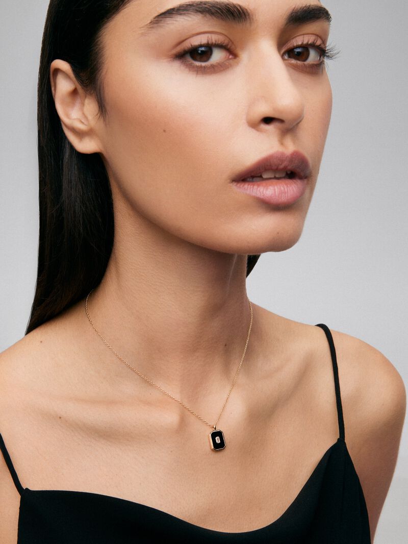 18K yellow gold pendant with 1.45 ct black onyx and 0.1 ct emerald-cut white diamond image number 3