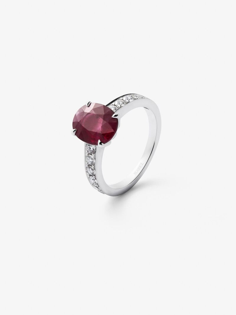 18K white gold ring with oval-cut pigeon red ruby ​​of 2.51 cts and 12 brilliant-cut diamonds with a total of 0.56 cts image number 0