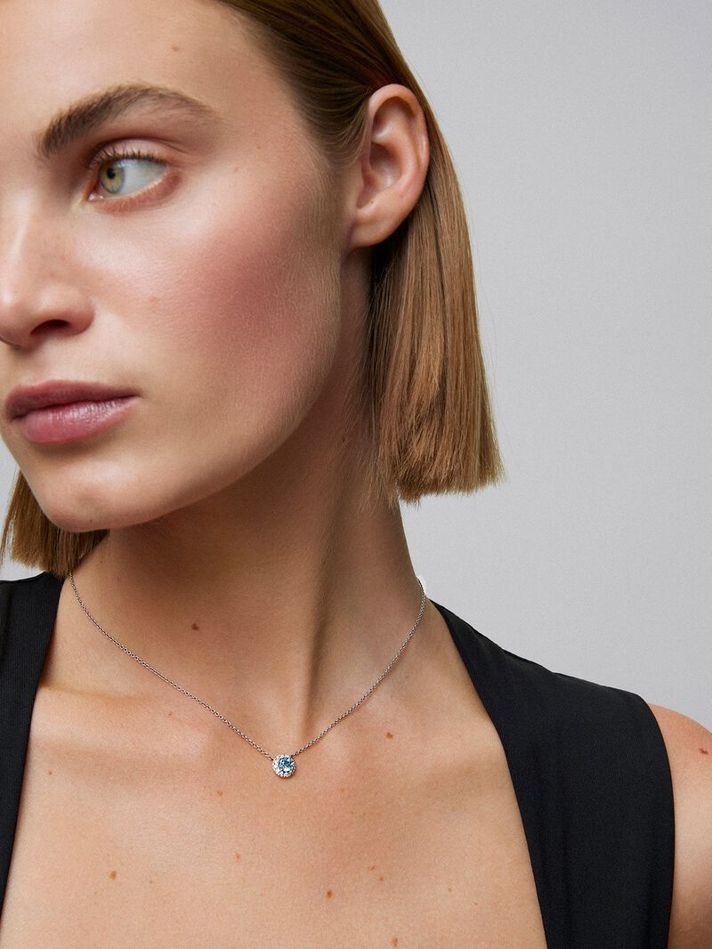 18K white gold pendant with blue swiss topaz 0.63 cts and 0.13 cts diamonds image number 3