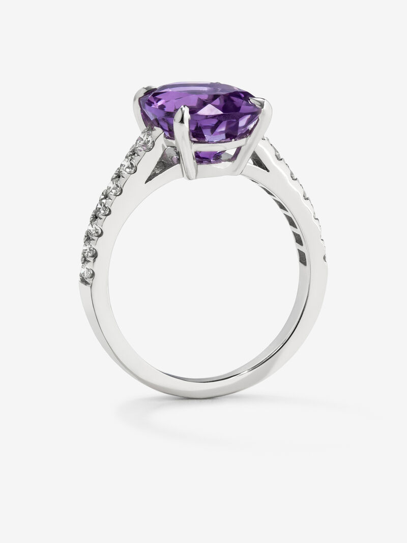 18K white gold ring with oval-cut purple amethyst of 3.51 cts and 14 brilliant-cut diamonds with a total of 0.32 cts image number 4