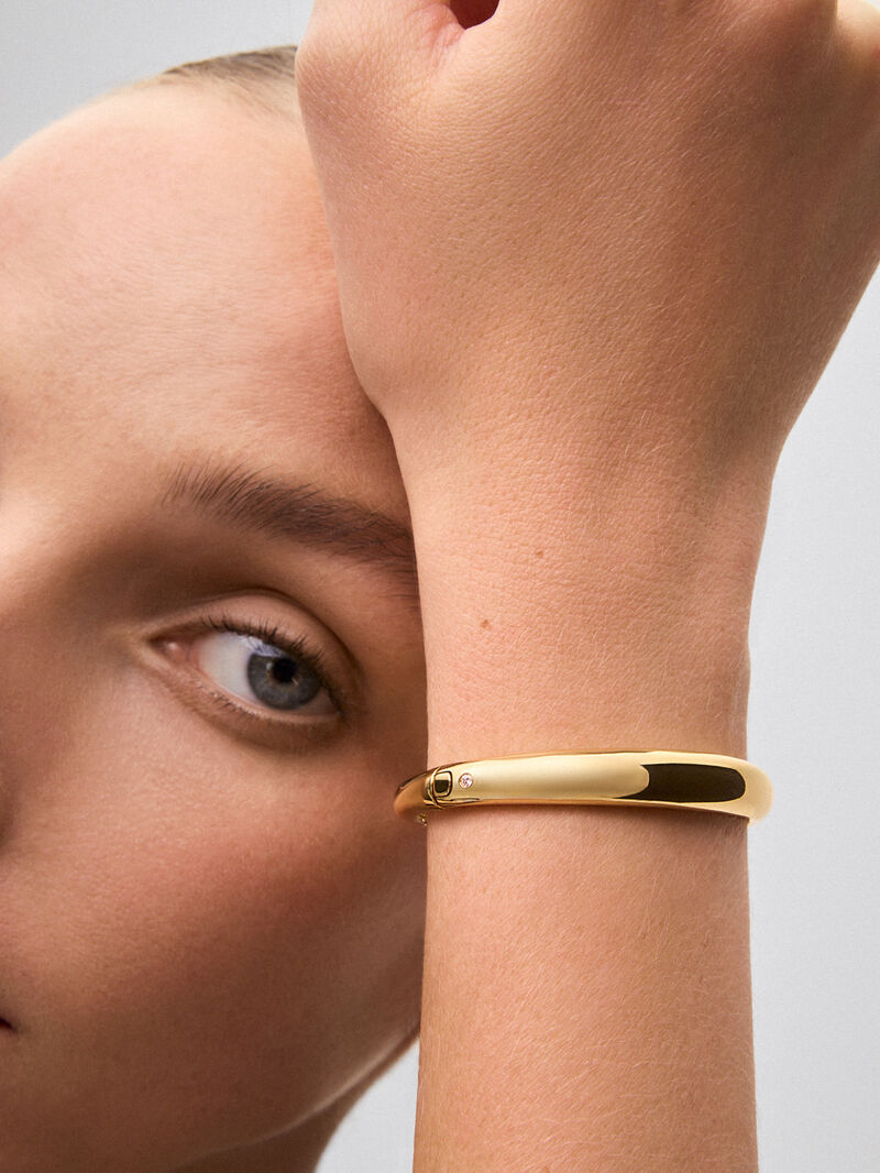 18K Yellow Gold Plain Rigid Bracelet with Diamond image number 1