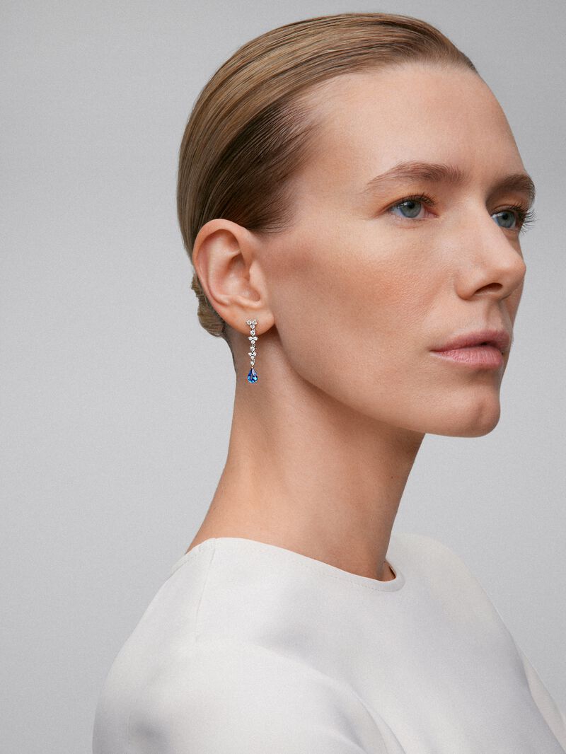 18K white gold earrings with blue zafiros in 1.82 cts and white diamonds in bright 0.86 cts image number 1