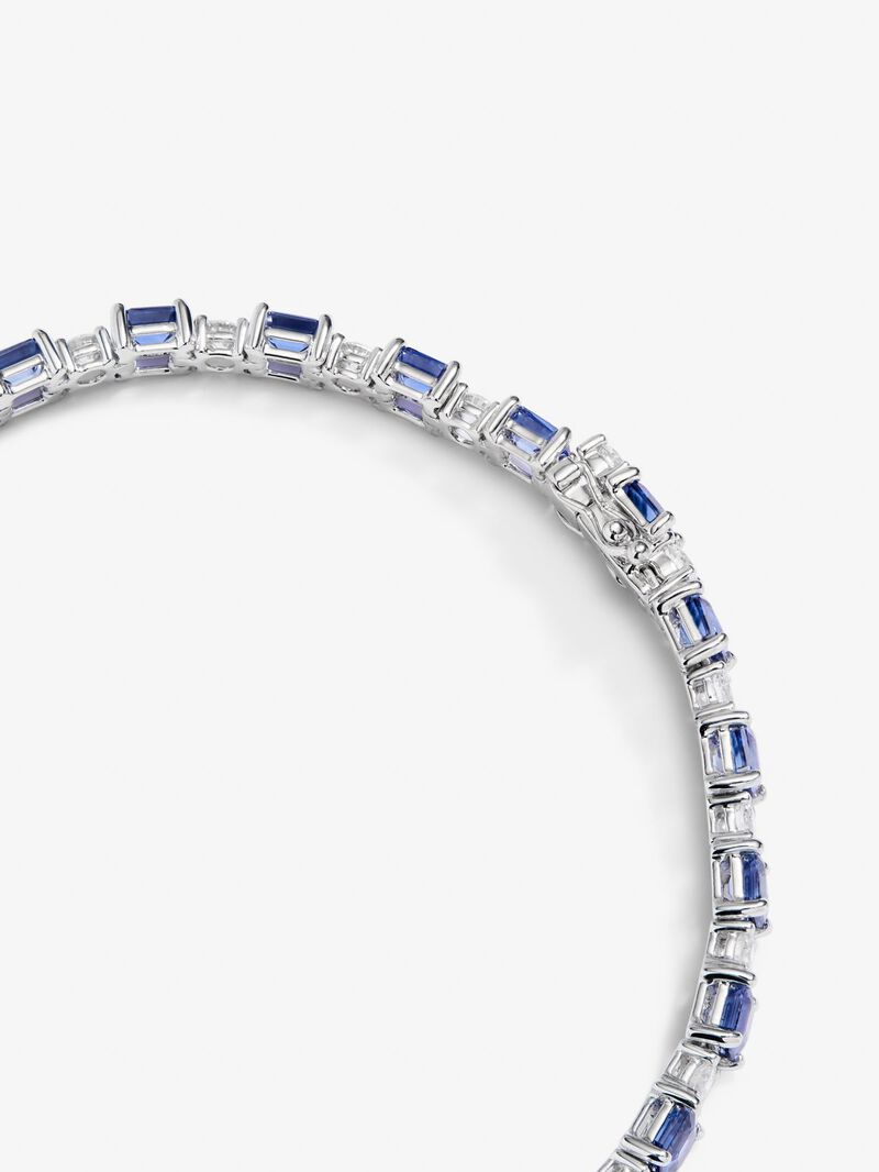 18K white gold rivière bracelet with 9.97 ct octagonal-cut blue sapphires and 2.63 ct brilliant-cut diamonds image number 4