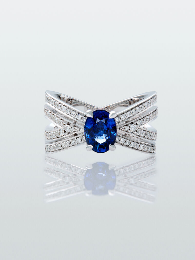 18K white gold multi-arm ring with oval-cut blue sapphire of 1.8 cts and brilliant-cut diamonds with a total of 0.71 cts image number 2