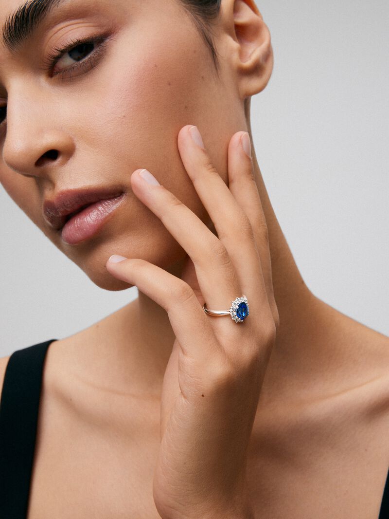 18K White Gold Ring with Cornflower Blue Zafiro in 2.67 cts oval size image number 3