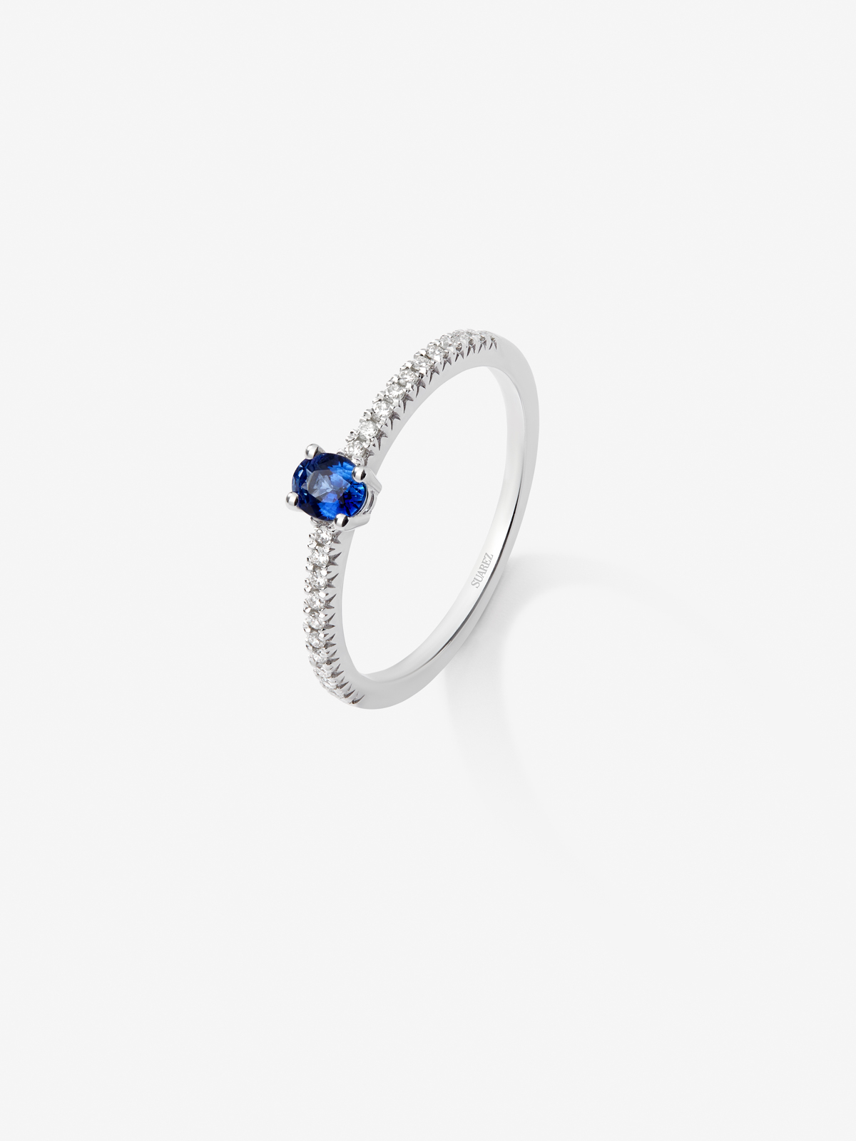 18k white gold ring with sapphire and diamond arm