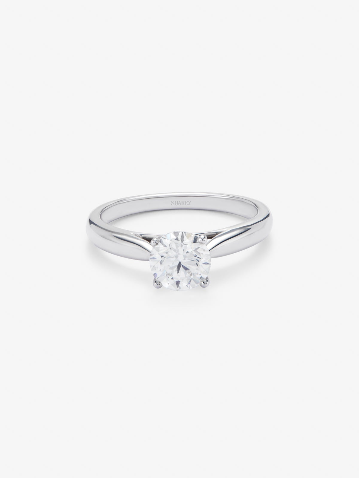 Anillo solitario de oro blanco de 18K con diamante en talla brillante de 1 cts