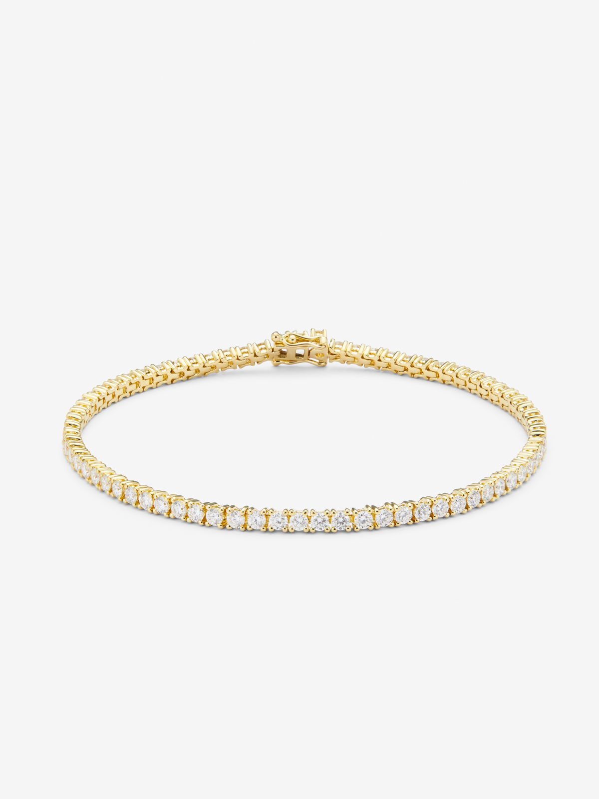 18K yellow gold rivière bracelet with bright type size of 3.11 cts