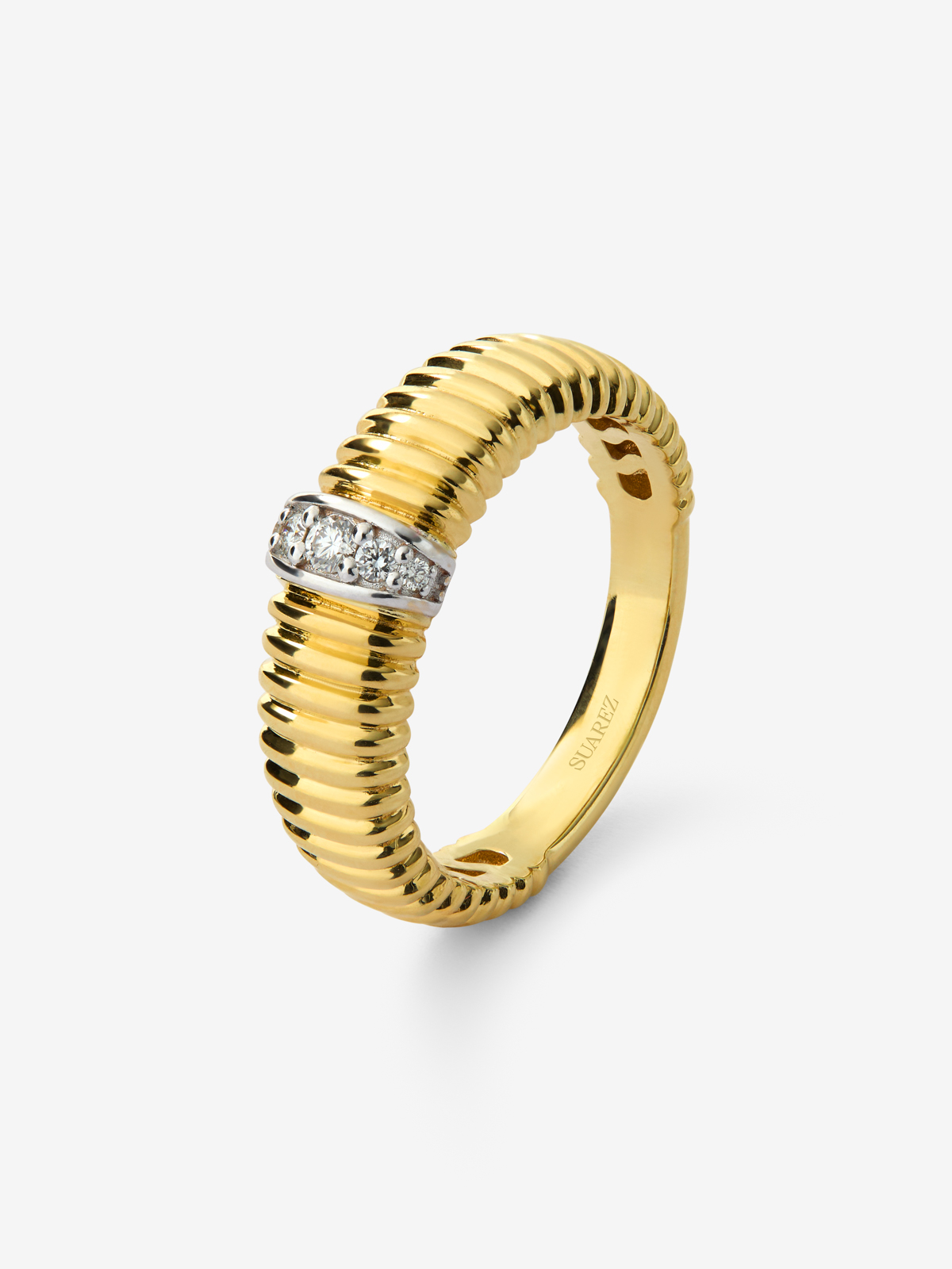 Anillo gallonado de oro blanco y amarillo de 18K con diamantes en talla brillante 