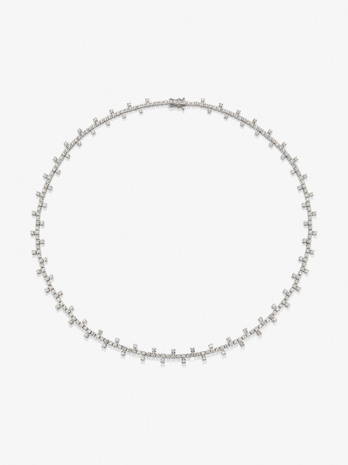 18K white gold necklace with 259 brilliant-cut diamonds with a total of 5.4 cts