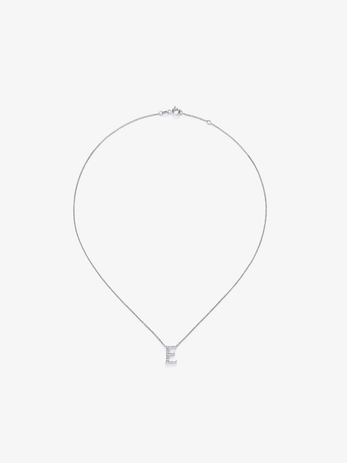 Colgante cadena con inicial de oro blanco de 18K y diamantes