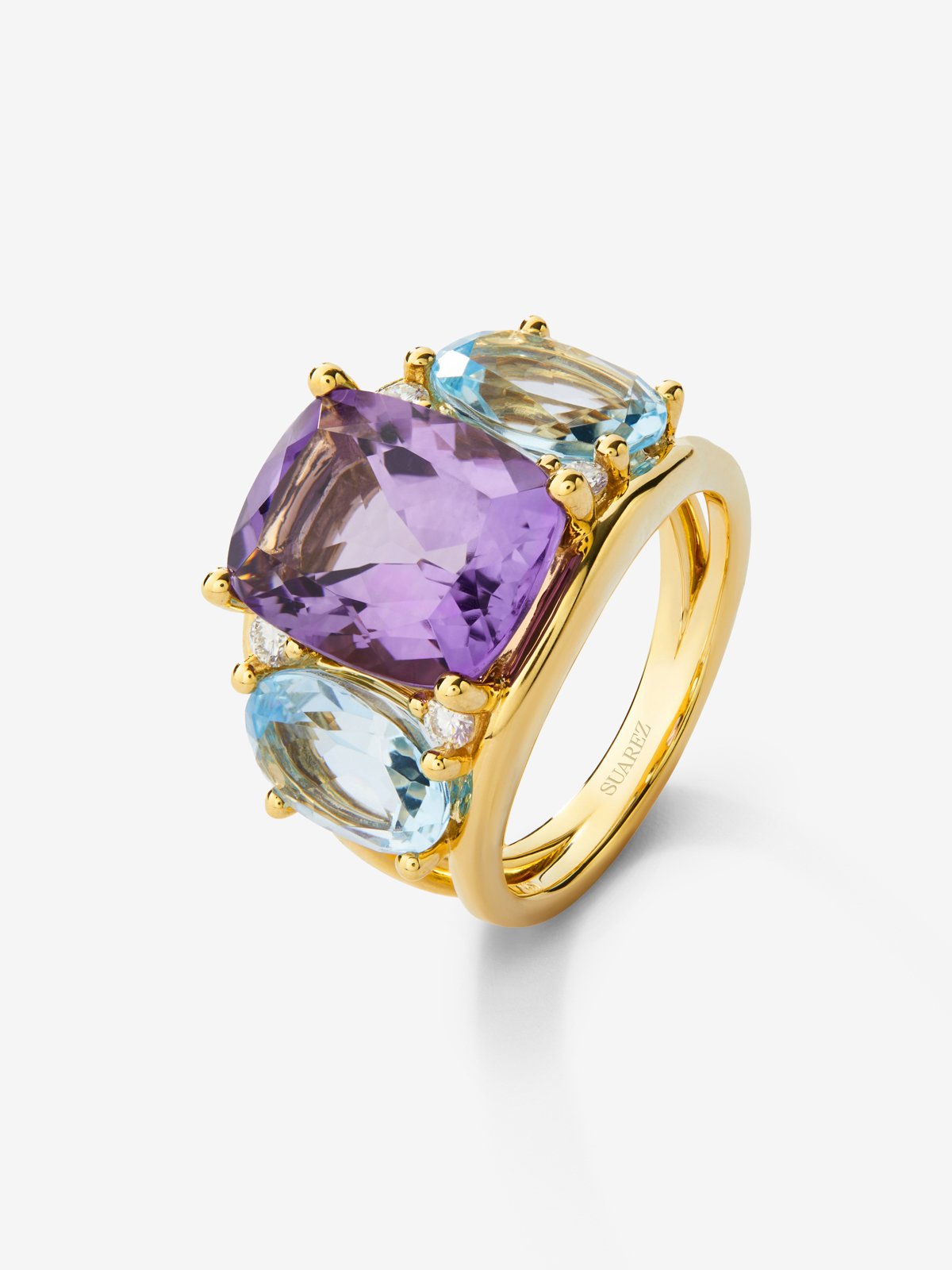 18K yellow gold ring with cushion-cut purple amethyst of 5.5 cts, 2 oval-cut sky blue topazes with a total of 4.65 cts and 4 brilliant-cut diamonds with a total of 0.15 cts