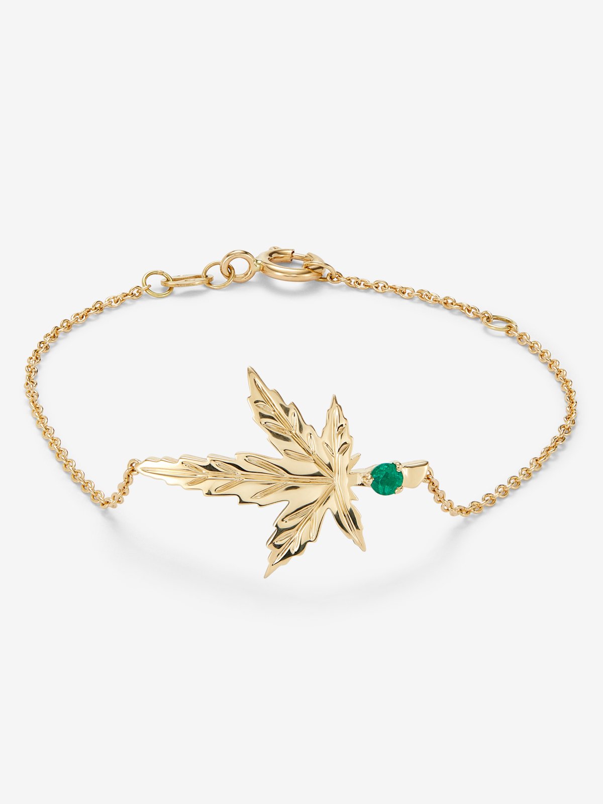 Pulsera de oro amarillo de 18K con una esmeralda en talla brillante de 0,11 cts y forma de hoja de arce