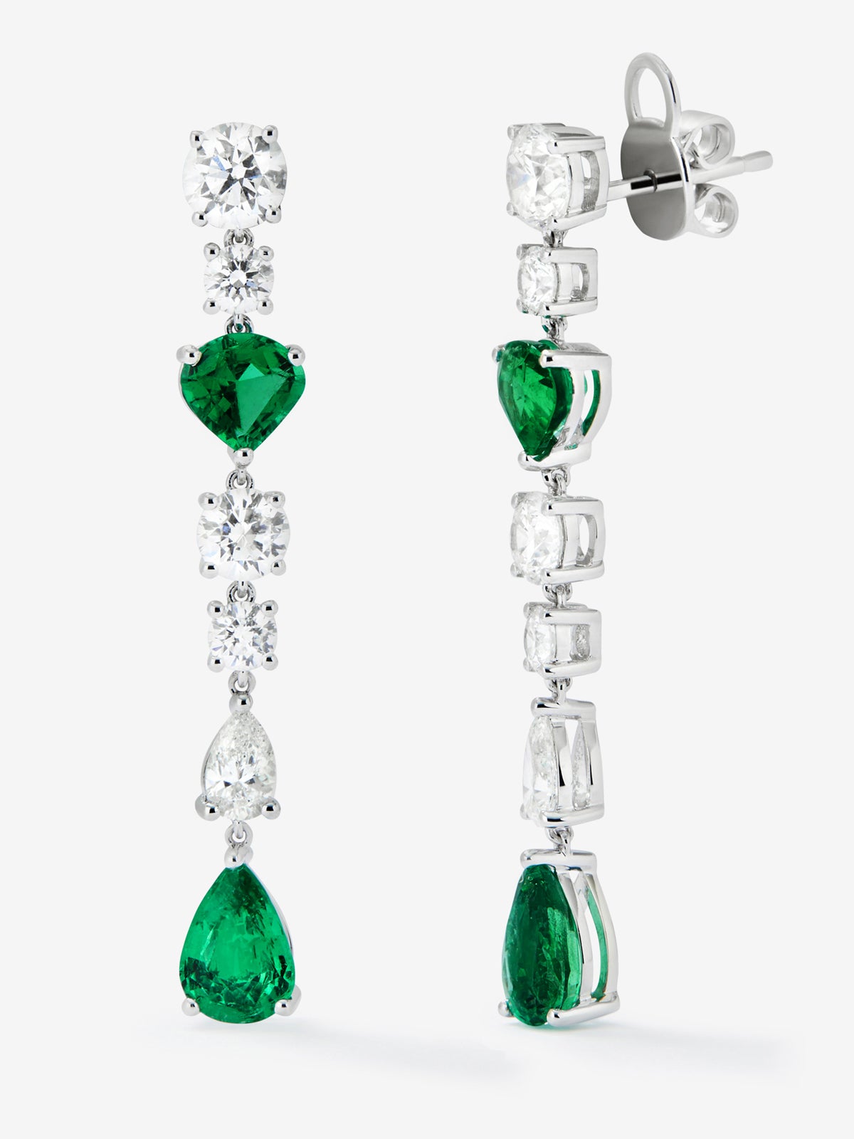 18K white gold pending with green emeralds in pear size of 3.3 cts and white and bright white diamonds of 2.15 cts