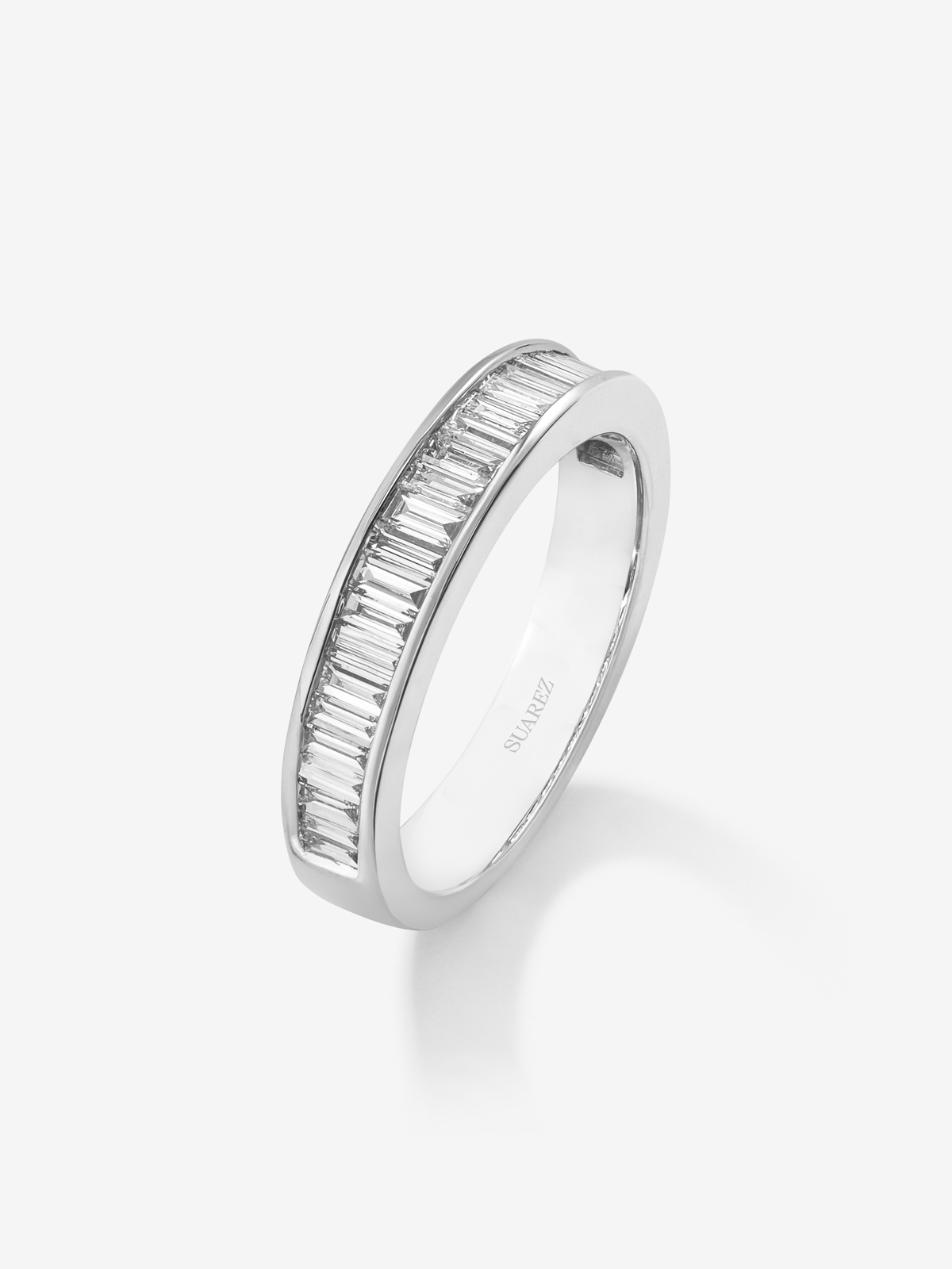 Anillo alianza media de compromiso de oro blanco de 18K con diamantes en talla baguette en banda 0,77ct