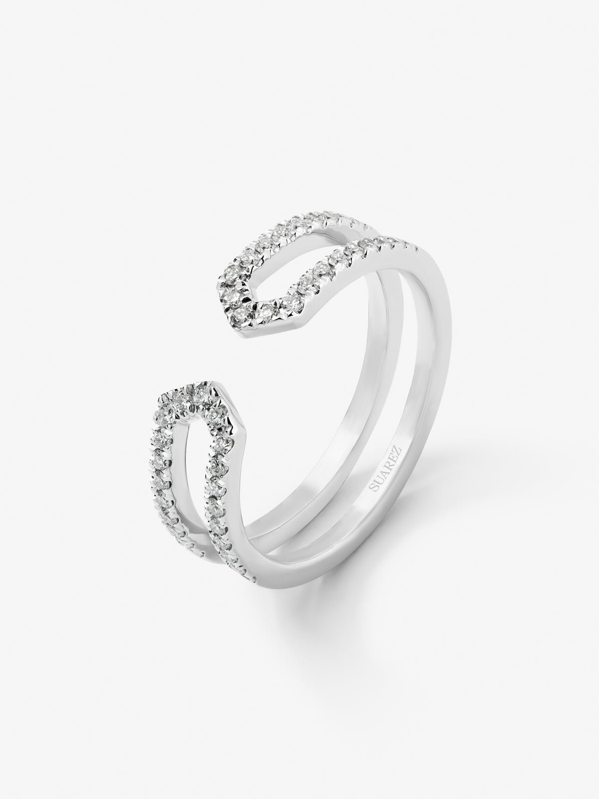 Anillo de oro blanco de 18K con 40 diamantes en talla brillante con un total de 0,32 cts