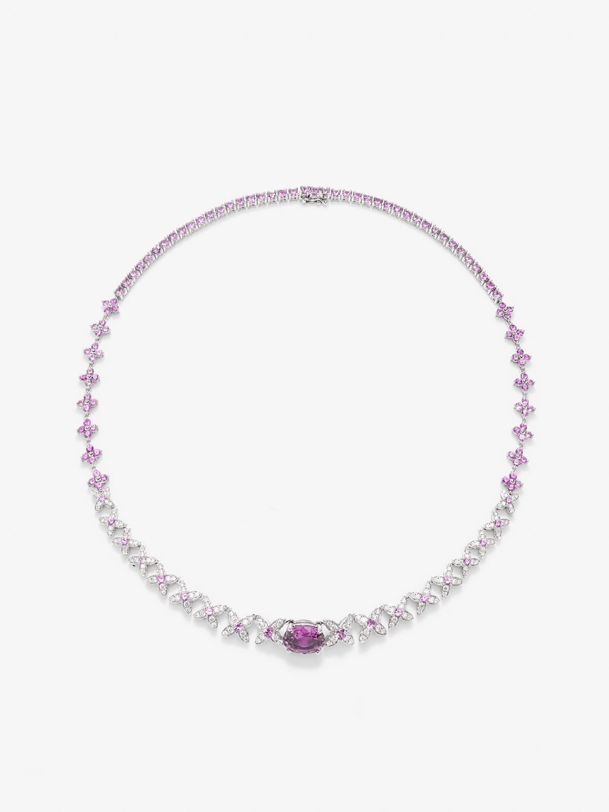Collar de oro blanco de 18K con zafiros rosas en talla oval y brillante de 15,48 cts y diamantes blancos en talla brillante de 1,58 cts