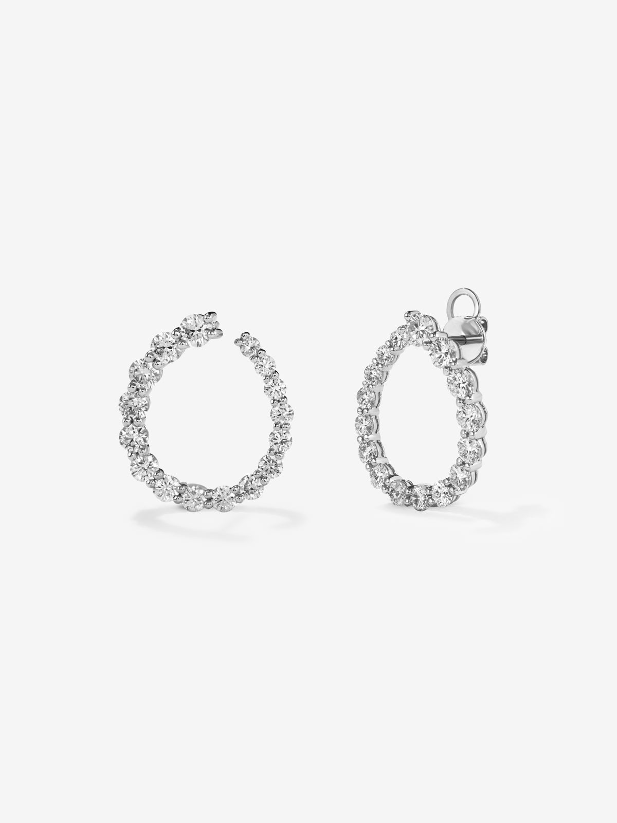 Pendientes de aro abiertos de oro blanco de 18K con diamantes blancos en talla brillante de 3,01 cts