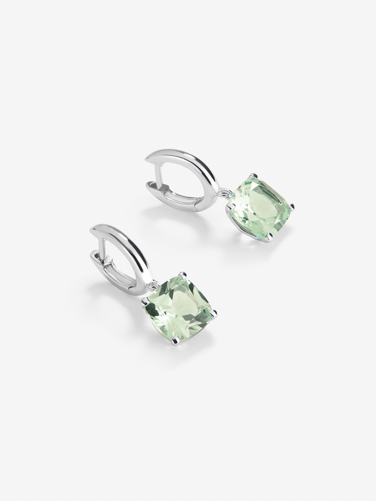 925 silver earrings with green amethists in 5.3 cts Cushion