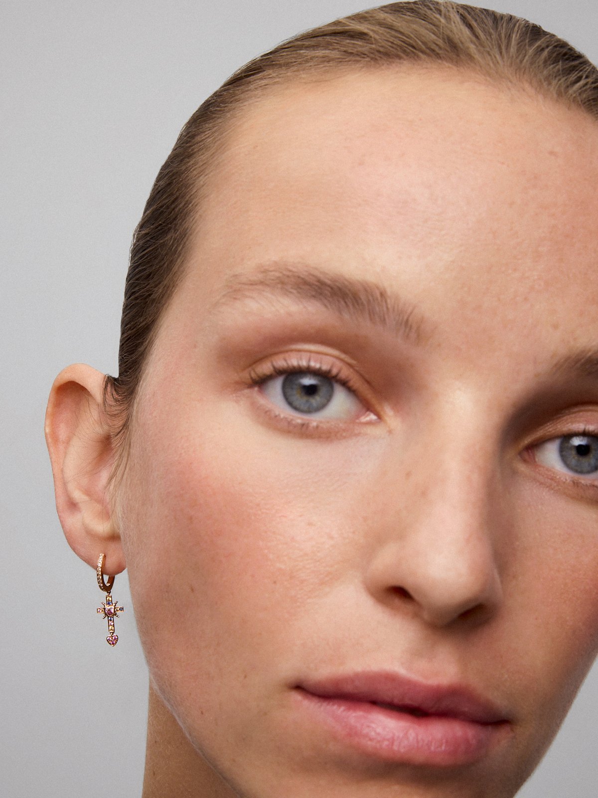 Pendientes de aro con colgante de oro rosa de 18K con zafiro y diamante