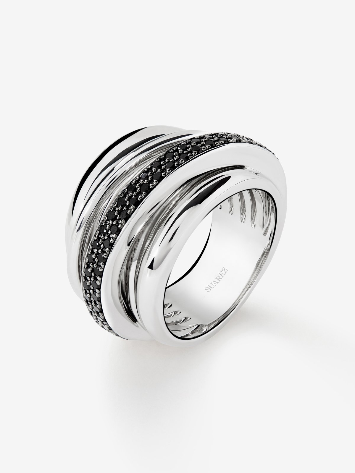 Anillo multibrazo de plata con 57 espinelas negras en talla brillante con un total de 0,71 cts