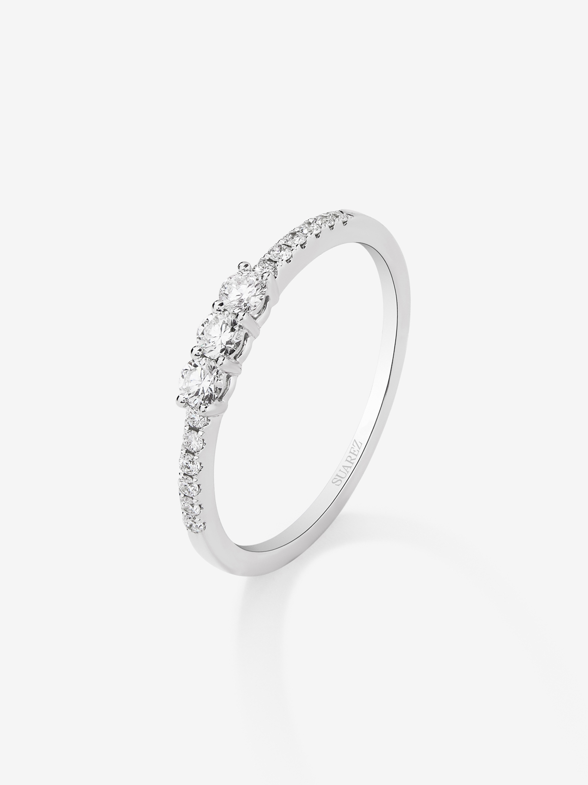 Anillo oro blanco de 18K de diamantes