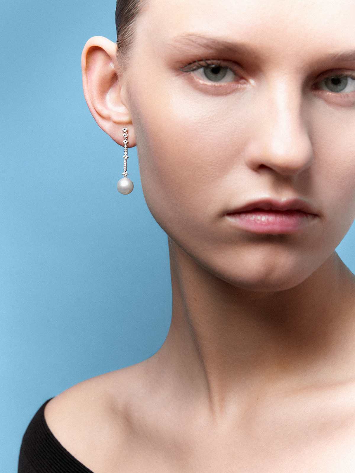 Pendiente colgante de oro blanco de 18k con perla autraliana y diamante