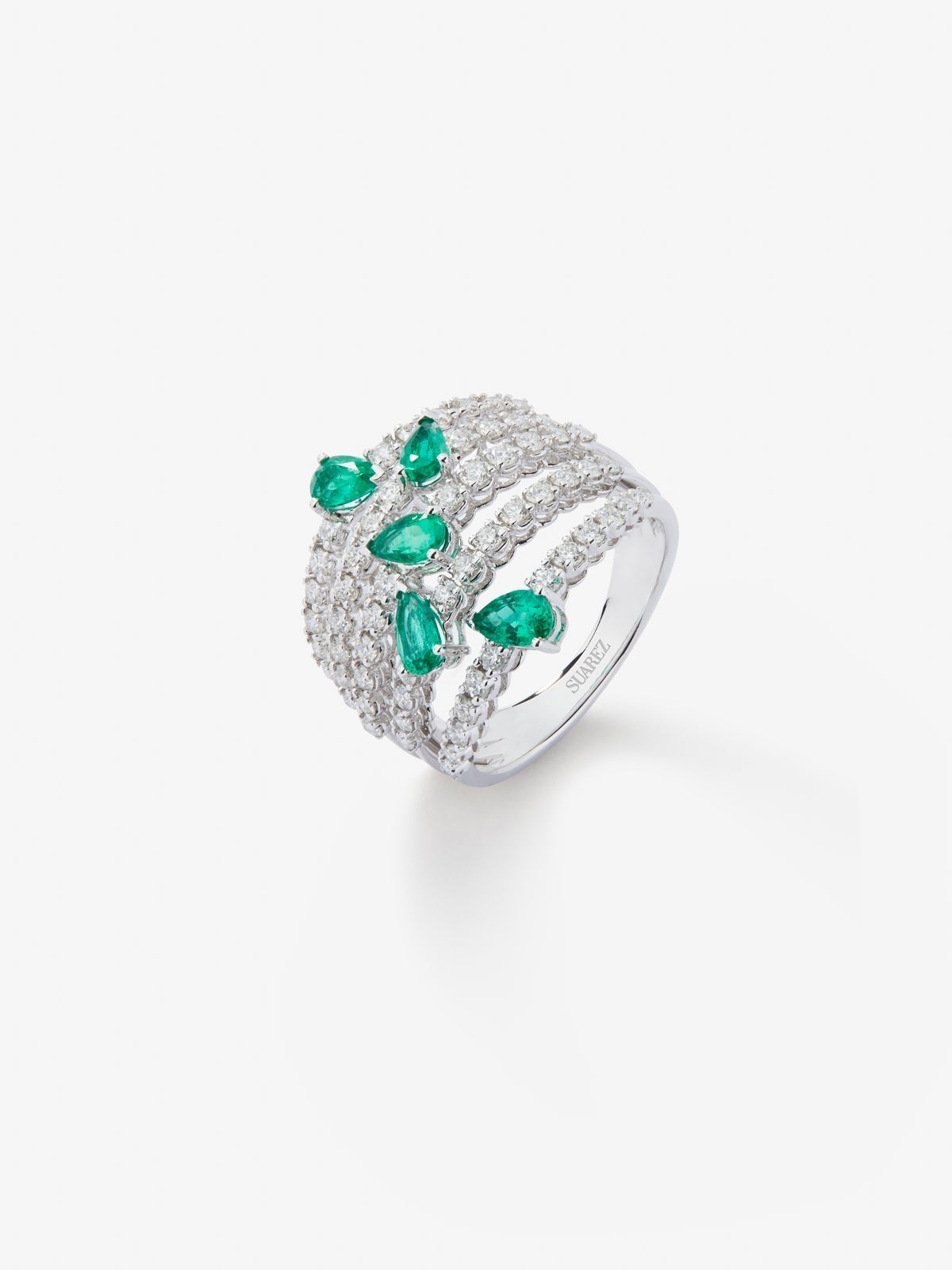 Anillo de oro blanco de 18K con diamantes blancos en talla brillante de 1,02 cts y esmeraldas verdes en talla pera de 0,92 cts