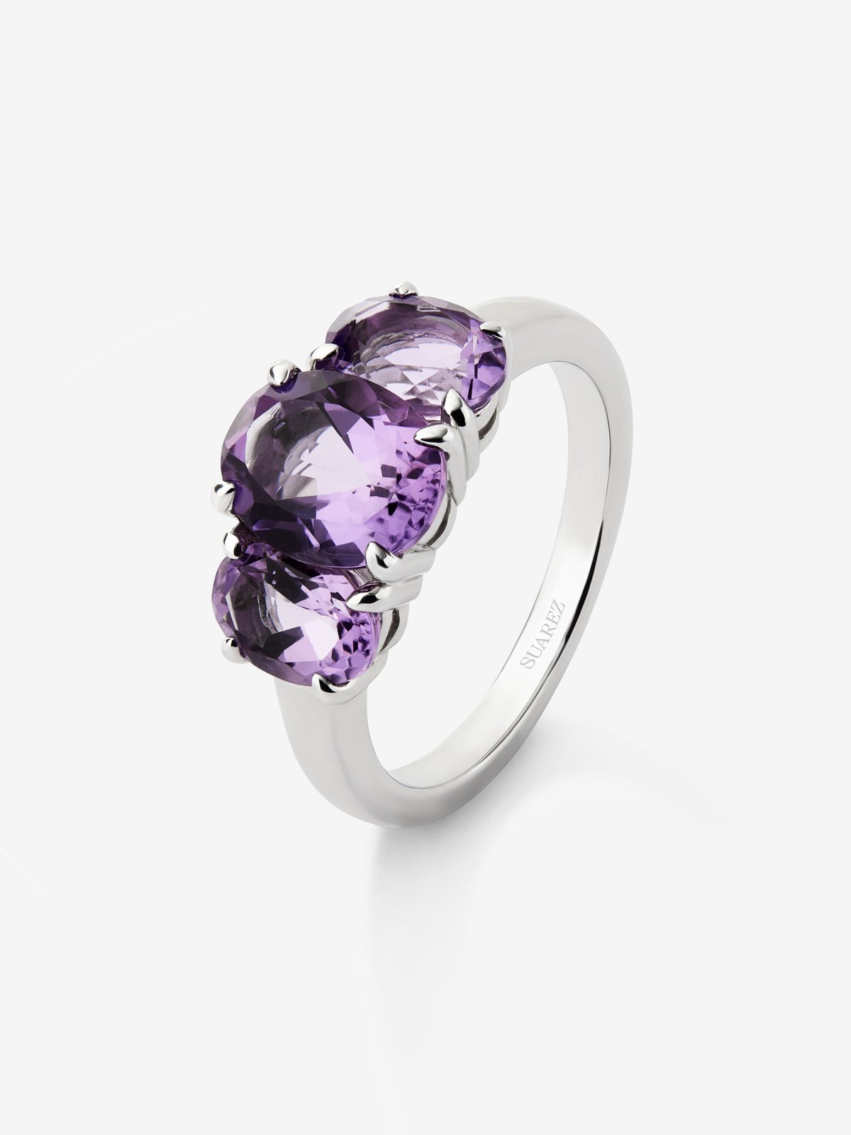 Anillo tresillo de plata 925 con amatistas moradas en talla oval de 3,21 cts