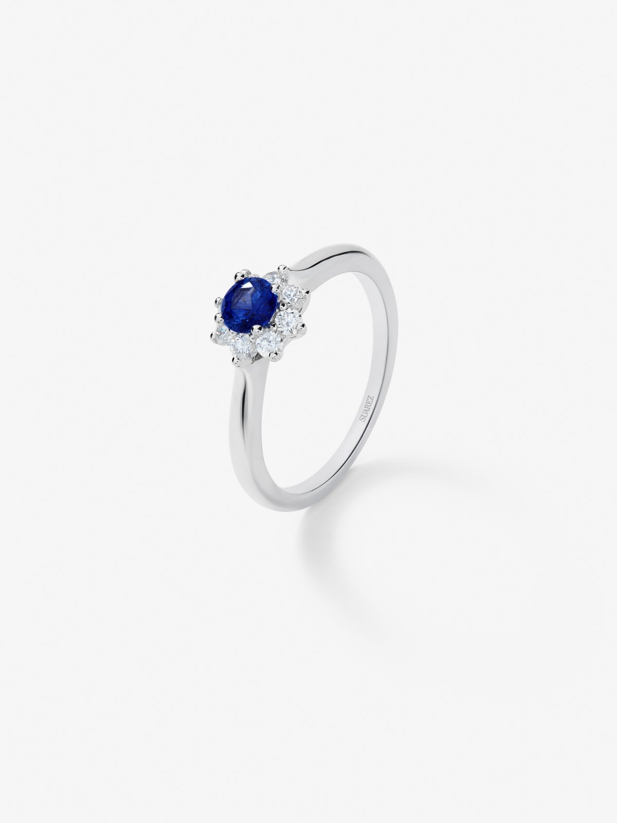 Anillo estrella de oro blanco de 18K con zafiro y diamante