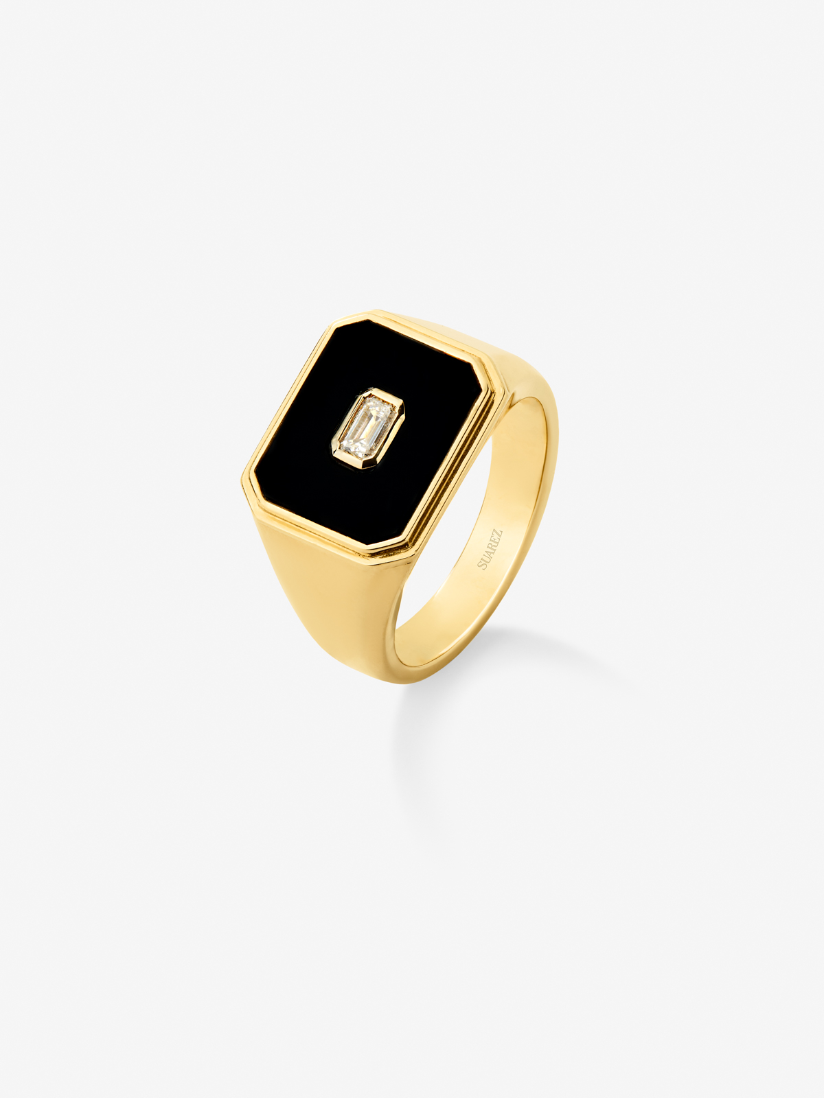 18K yellow golden seal ring with black and white diamond of 0.17 cts