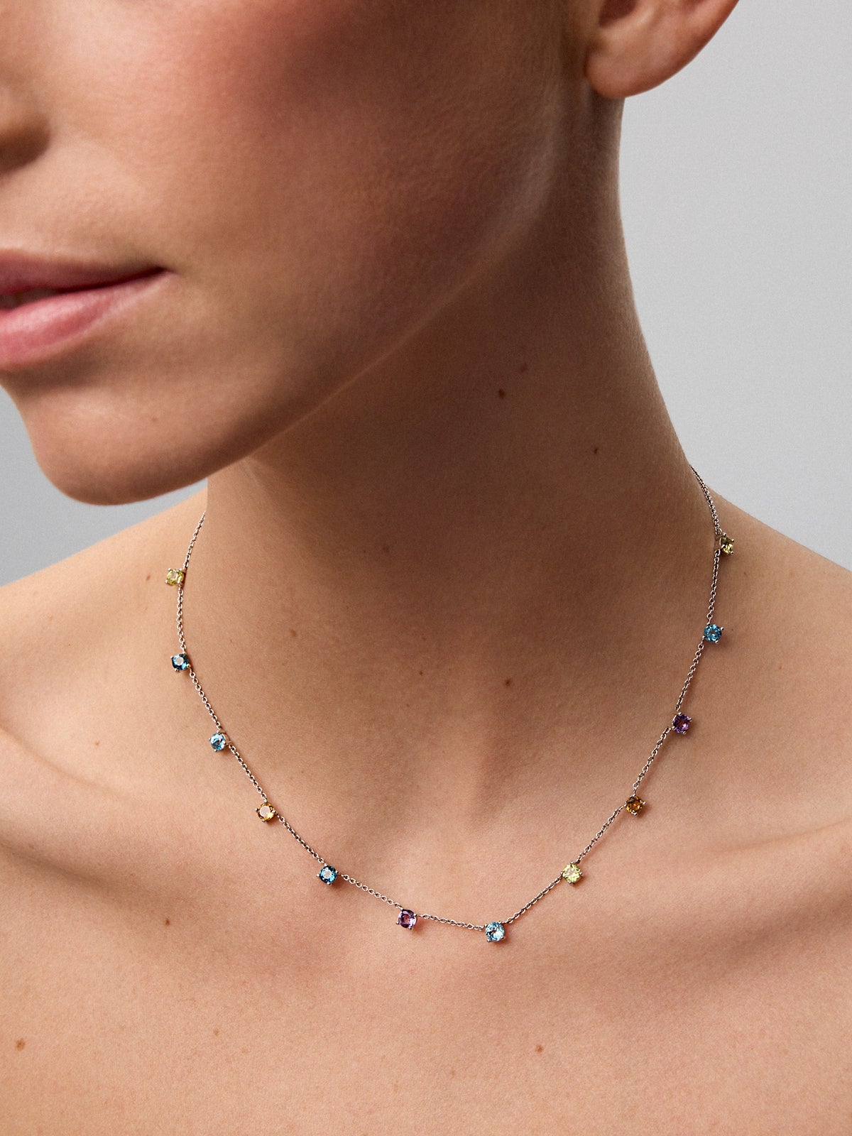 Colgante pequeño de plata 925 con gemas multicolor